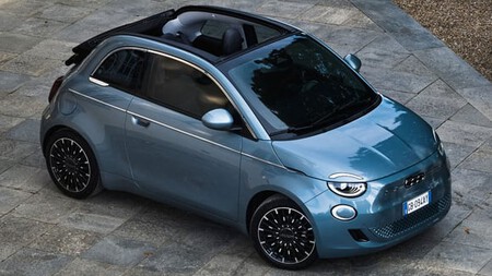 O Fiat 500 Cabriolet estará na mira do Twingo conversível. © Fiat
