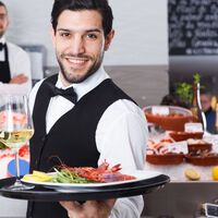 El 36 % de los jóvenes españoles trabaja en empleos para los que está sobrecualificado. La tendencia mejora, pero sigue siendo preocupante