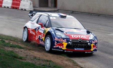 Rally de Alsacia 2012: Sébastien Loeb lidera seguido de cerca por Jari-Matti Latvala