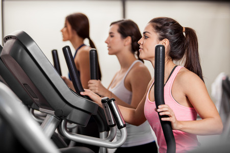 Si te has lesionado corriendo, no te pares (del todo): tres ejercicios alternativos que te ayudan a mantenerte activo