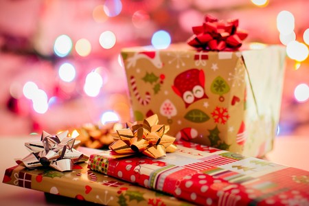 Una bonita historia de Navidad: antes de morir, dejó regalos para la hija de sus vecinos durante los próximos 14 años