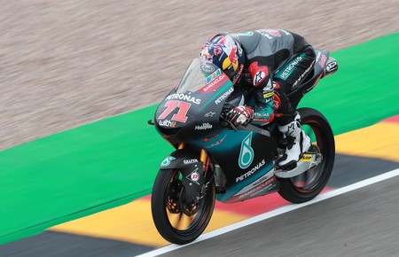 Ayumu Sasaki consigue su primera pole position en Moto3 y Arón Canet queda eliminado en la Q1