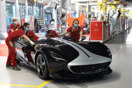 Ferrari regresa a la actividad y estos son los primeros autos que saldrán de la línea de producción