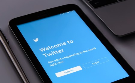Twitter ha sufrido un hackeo masivo que ha puesto a Bill Gates, Elon Musk o Apple a tuitear fraudes de Bitcoin