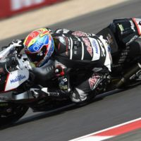 Johann Zarco gana una carrera de Moto2 con la pista mojada