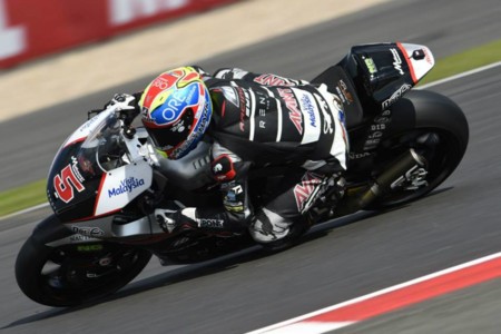 Johann Zarco gana una carrera de Moto2 con la pista mojada