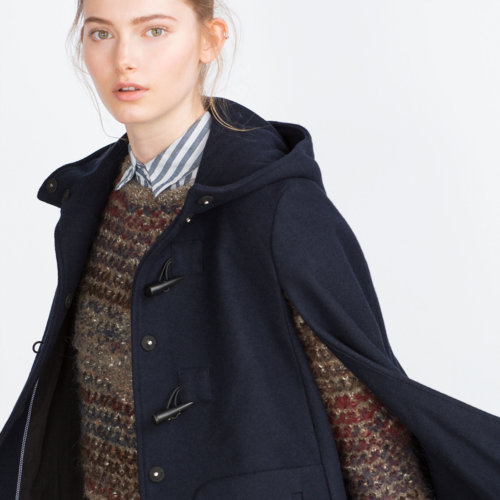 El color azul marino llena de elegancia los looks más invernales