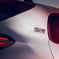 Nem um SUV, nem uma solução de meio-termo: o novo CEO da Peugeot veio da Bentley e sabe exatamente que tipo de GTI híbrido quer vender 