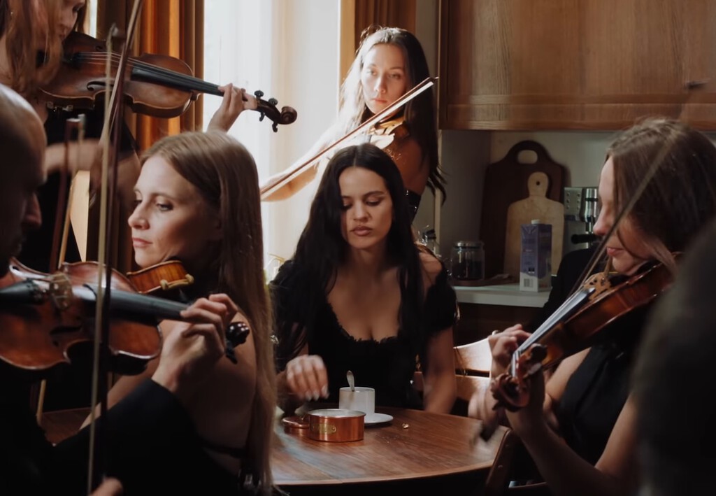 El nuevo disco de Rosalía se ha filtrado dos días antes de su lanzamiento. En realidad, le viene estupendamente