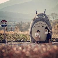Unos abuelos japoneses crean para sus nietos la icónica parada de autobús de Totoro, como en la película
