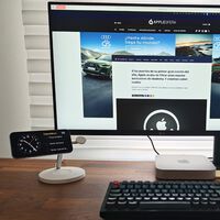 Lo había olvidado, pero el iPhone tiene un modo reposo mientras carga. Y así lo aprovecho en la mesa de trabajo 