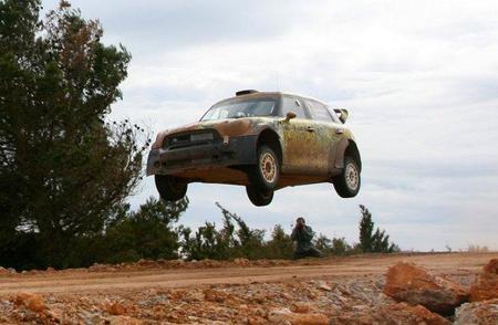 El Mini Countryman WRC ya vuela en los test