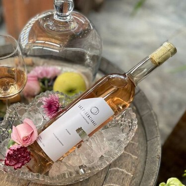 Crea tu propia botella de vino en la CDMX: así es la experiencia de Vino Creación