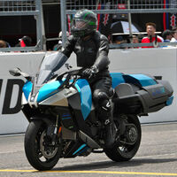 Oficial: España inaugura una planta pionera de hidrógeno verde mientras Kawasaki prepara las motos del futuro