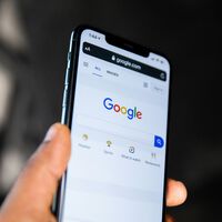 La IA le juega una mala pasada a Google con su última actualización al recomendar estafas, fraudes y programas maliciosos