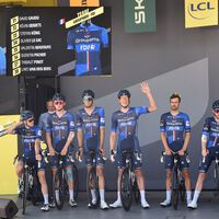 Multazo de 1.000 euros a un equipo profesional de ciclistas entero en Alicante por dar el peor ejemplo: saltarse un semáforo en rojo