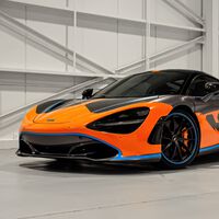 Con este traje tan sexy a lo Fórmula 1 se ha disfrazado el McLaren 720S para inaugurar el GP de Miami