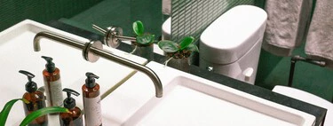 Ni Lidl ni Leroy Merlin, llega la mejor solución para ganar almacenaje en los baños más pequeños sin obras ni taladros