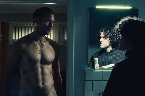 Nada te prepara para la experiencia de ‘Pillion’. Deseo y sumisión sostienen la comedia romántica más sensacional de la temporada 