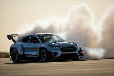 El Mustang Mach-E 1400 es un campo de pruebas para el futuro de Ford con 1,400 hp y 7 motores eléctricos