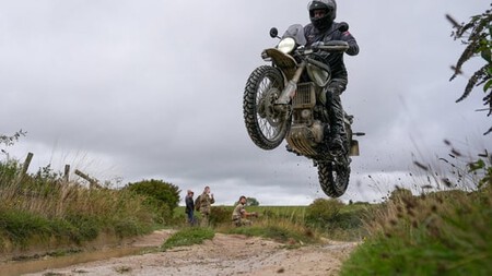 Ironicamente, a Royal Enfield, sob controle indiano, garantiu uma parceria com o Exército Britânico. © Royal Enfield