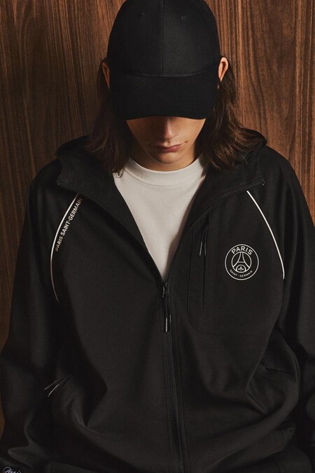 De Los Campos Eliseos Al Asfalto El Paris Saint Germain Se Alia Con Lefties Para Lanzar Una Coleccion Que Convierte El Espiritu Del Club En Una Declaracion De Estilo