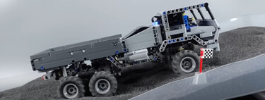 Ver cómo evoluciona este coche de LEGO para no hundirse en la arena es simplemente espectacular