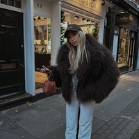 Parece Miu Miu, pero es Parfois: el nuevo bolso estilo bowling ideal para llevar de lunes a domingo con mucho glamour 