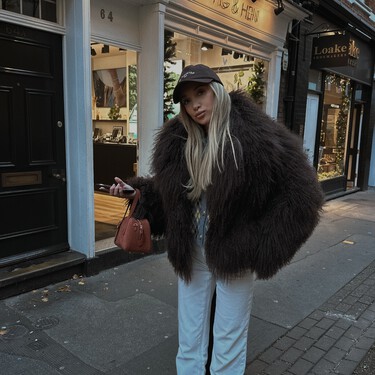 Parece Miu Miu, pero es Parfois: el nuevo bolso estilo bowling ideal para llevar de lunes a domingo con mucho glamour 