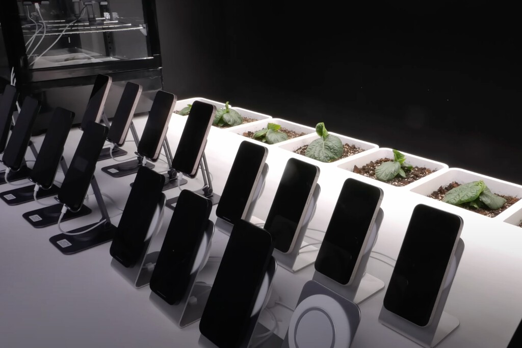 ¿Es bueno para la batería usar el móvil mientras lo cargas? Experimentaron con 16 iPhone durante 193 días para comprobarlo y este es el resultado 