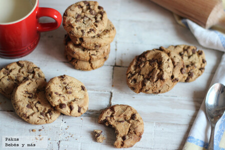 Galletas con pepitas de chocolate. Receta para hacer con niños