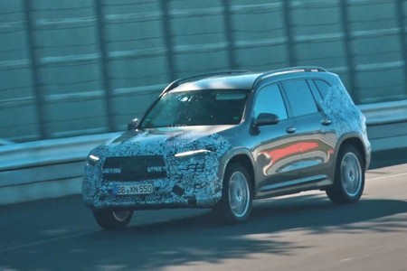 ¡Pillado! El Mercedes-Benz EQB será el próximo SUV eléctrico de Mercedes-Benz, y ya se está probando en Nürburgring