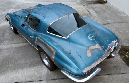 Corvette C2 de Neil Armstrong vista posterior