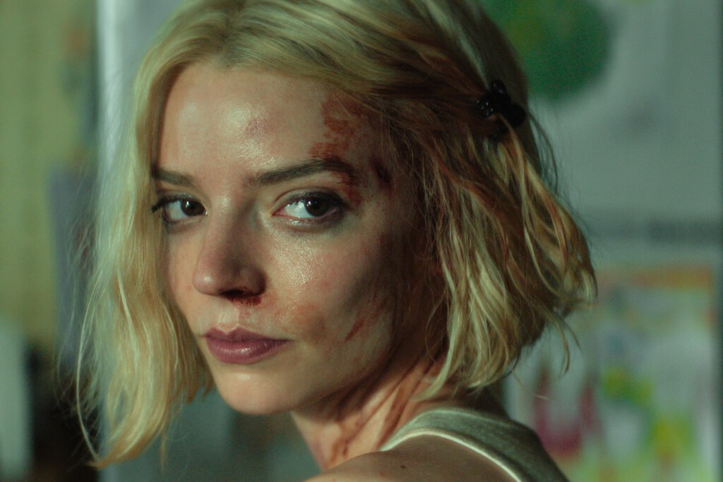 Hoy en Apple TV, Anya Taylor-Joy se convierte en estafadora para la gran apuesta del verano de la plataforma