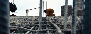 El primer cemento vivo del mundo convierte edificios en baterías. Es capaz de encender bombillas LED gracias a un aliado invisible: las bacterias