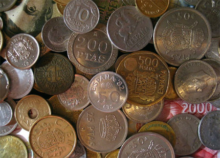 Cenas históricas pagando con pesetas