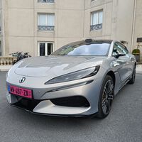 Nos hemos subido al Denza Z9GT: un deportivo familiar de más de 1.000 CV con el que BYD quiere comerse a los premium europeos