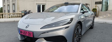 Nos hemos subido al Denza Z9GT: un deportivo familiar de más de 1.000 CV con el que BYD quiere comerse a los premium europeos