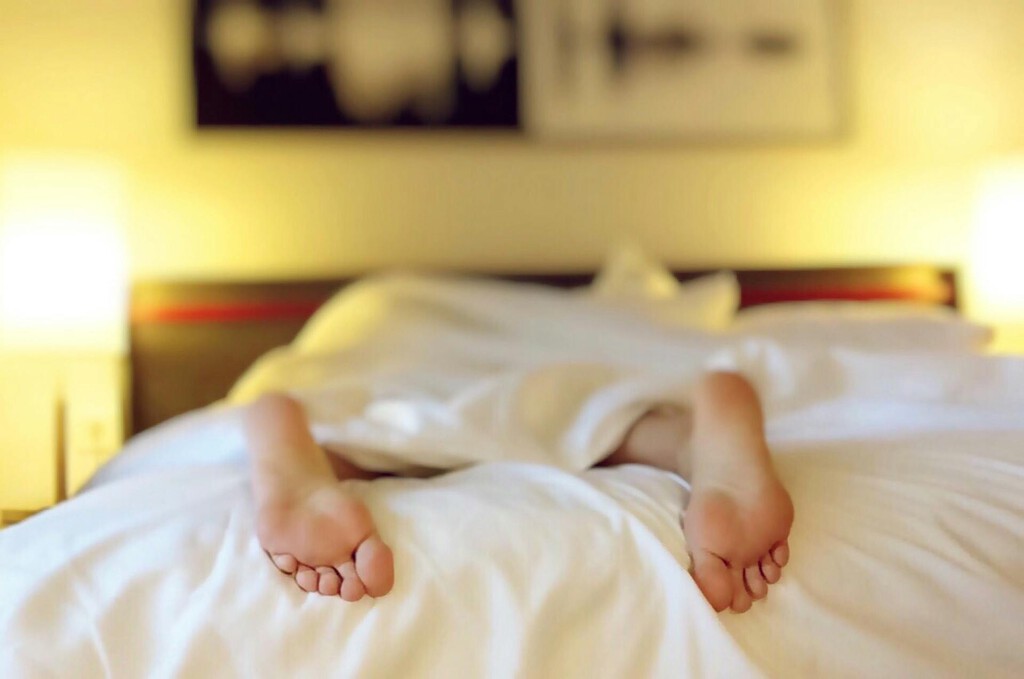 Dormir fresco en verano, sin usar aire acondicionado y sin pasar calor. Este doctor desvela en 40 segundos los mejores métodos