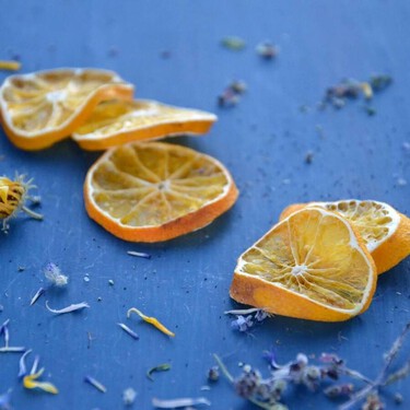 Cómo aprovechar las cáscaras de frutas que ibas a tirar para aromatizar la casa sin ambientadores