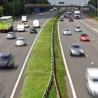 La DGT recuerda cómo se debe circular en autopista y autovía, y cuál es la multa por mantenerse en el carril izquierdo