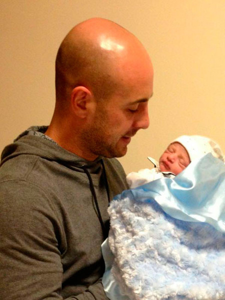 Pepe Reina nos presenta a su hijo, ¡qué mono!