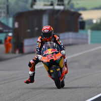 ¡Épico! Brian Uriarte bate a Máximo Quiles en Sachsenring en una última vuelta para el recuerdo 