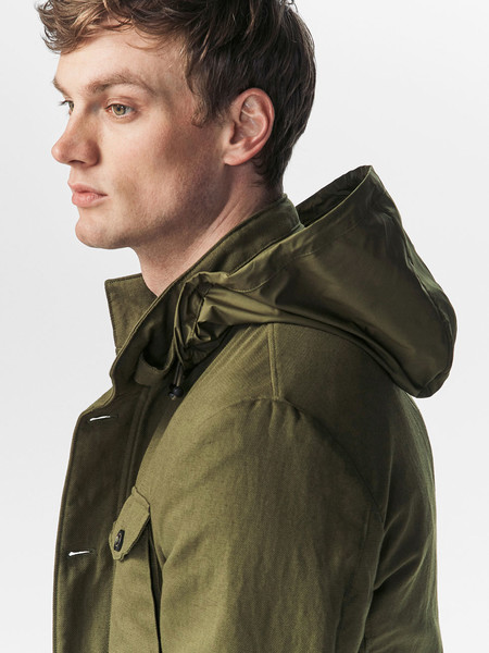 Enlístate en lo nuevo de Massimo Dutti con sus piezas de color militar