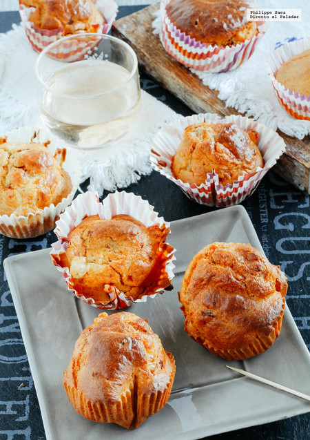 Muffins de tomate seco y mozzarella. Receta de botana para Navidad y Año Nuevo
