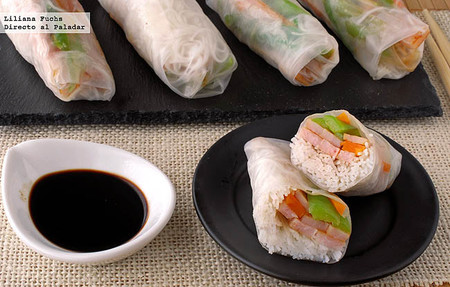 Rollitos de obleas de arroz rellenos de fideos, pavo y verduras. Receta