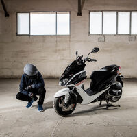 Malaguti Mission 125: el nuevo scooter deportivo de la fábrica italiana llega con 12 CV y dos plazas, por 3.199 euros