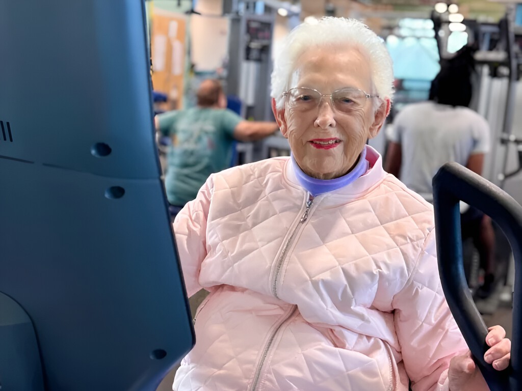 Tiene 100 años, sigue asistiendo al gimnasio y este es su secreto para una vida larga