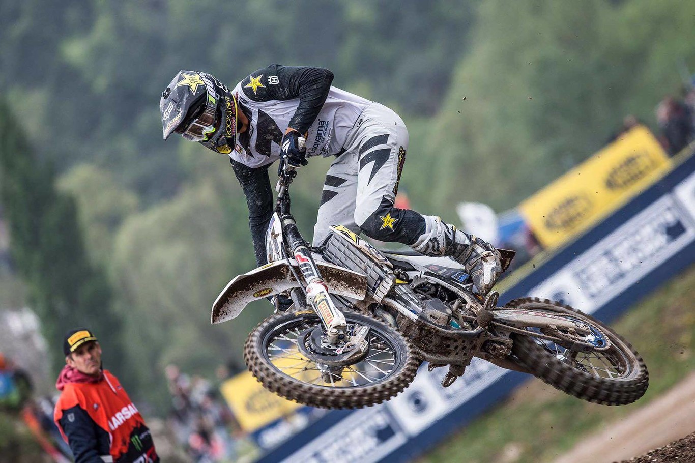 Los Países Bajos se rinden a Clement Desalle y Pauls Jonass en un fin de semana repleto de caídas 