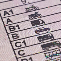 La DGT quiere un nuevo examen teórico para el carnet, con vídeos en los que tendrás que demostrar que no eres un peligro al volante